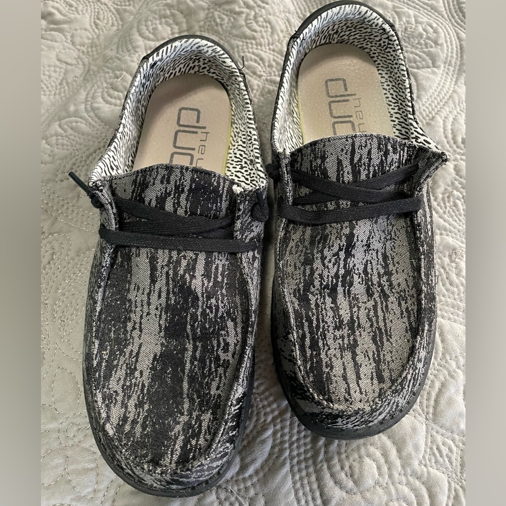 Hey Dudes size 8 in Black Marble print